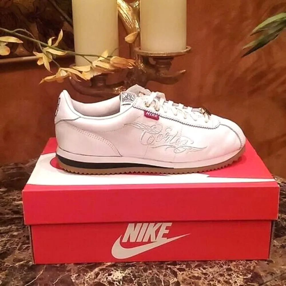 NIKE CORTEZ MISTER CARTOON WHITE! Womens Size 7. UNISEX Wore 1x! LIKE NEW!
